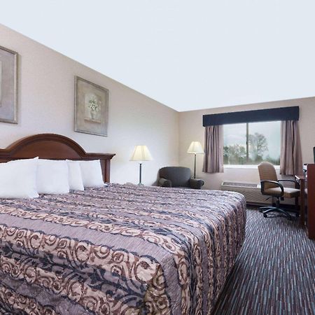 Baymont By Wyndham Columbus/Rickenbacker Hotel Kültér fotó