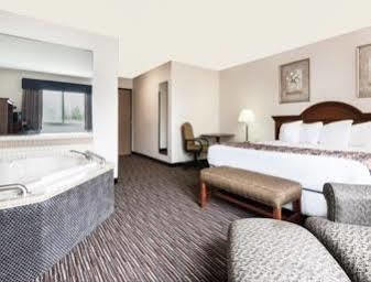 Baymont By Wyndham Columbus/Rickenbacker Hotel Kültér fotó